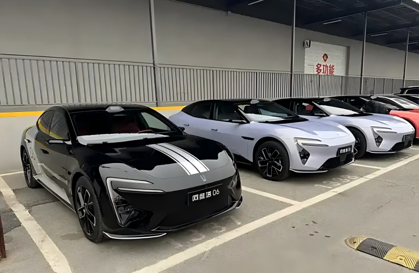 Se han revelado las imágenes reales del Avita 06, y se espera que el automóvil salga a la venta en abril y un precio estimado de alrededor de 250,000 yuanes.