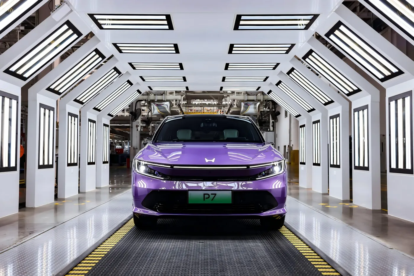 El Gac Honda P7 salió oficialmente de la línea de producción. Se posiciona como un SUV de tamaño mediano y se espera que lance dos vehículos eléctricos más en el futuro.