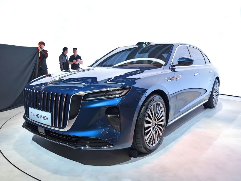 El Hongqi H9 PHEV, alimentado por un enchufe 2.0T en tren motriz híbrido y equipado con una suspensión activa, se lanzará en la segunda mitad de 2025.